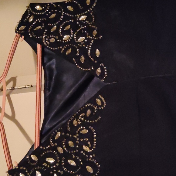 Gorgeous navy blue formal dress. Made to fit 1X 5 ft 9 - Picture 4 of 4